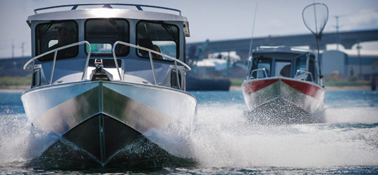Research the new 2016  Hewescraft Boats Pilot House Boats 
