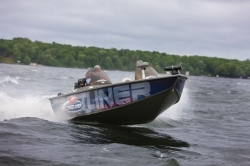 2011 - Crestliner Boats - Tournament 202 SC