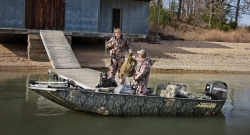 2012 - Crestliner Boats - AMBUSH 16