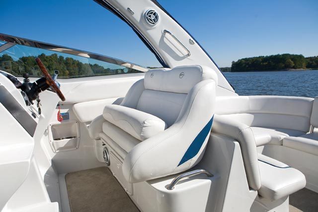 l_crownline-boats-sport-yacht-sy-330sy-feature-10