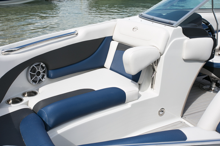 l_crownline-boats-super-sport-ss-225ss-feature-01