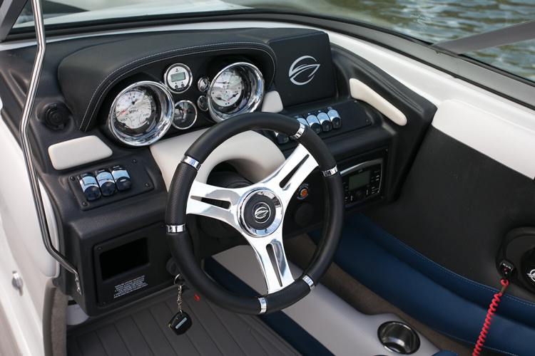 l_crownline-boats-super-sport-ss-225ss-feature-03