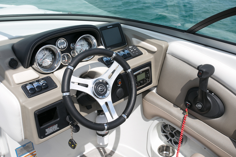 l_crownline-boats-super-sport-ss-285ss-feature-08