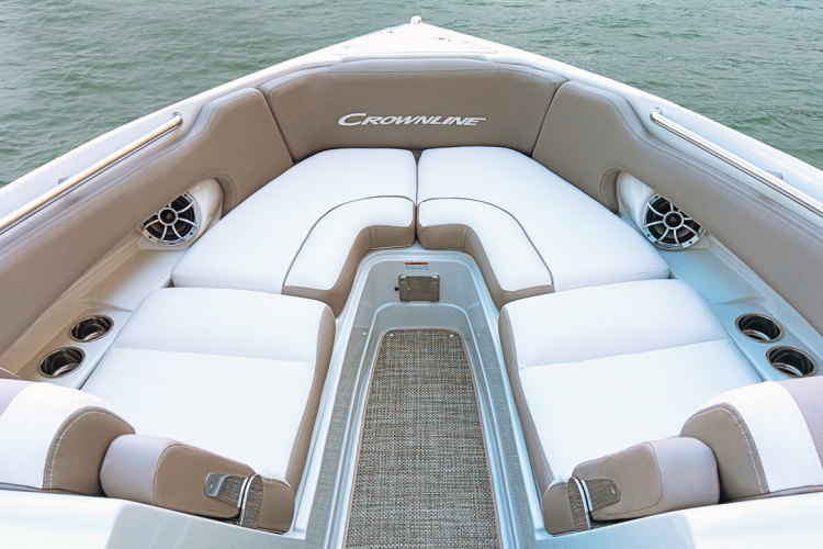l_crownline-boats-super-sport-ss-265ss-bow-seating
