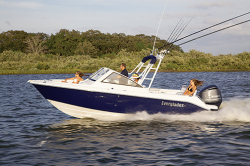 2015 - Everglades Boats - 230DC