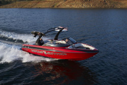 Malibu Boats CA Wakesetter VLX