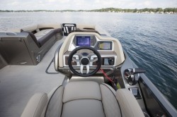 2018 - Manitou Boats - Legacy LT 23 RFX Dual Engine