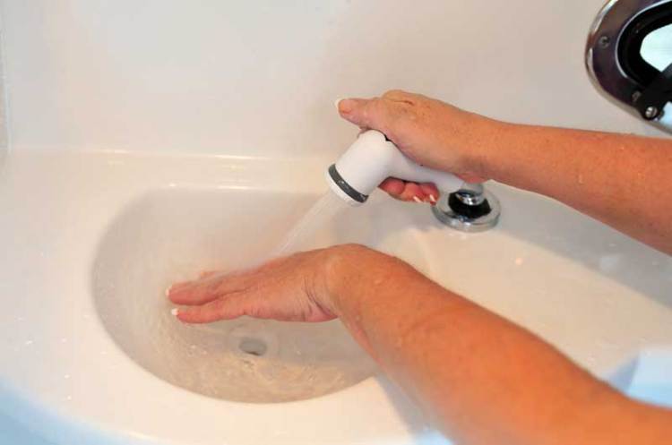 l_243-dc-washing-hands