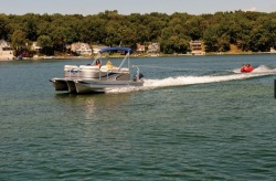 2014 - Qwest LS - 820 XRE Cruise