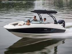 2014 - Sea Ray Boats - 220 Sundeck Outboard