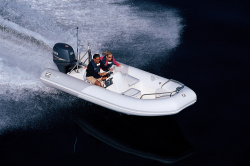 Zodiac Boats - Yachtline Deluxe 470 DL