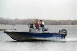 Blue Wave Boats 190 Classic Center Console Boat