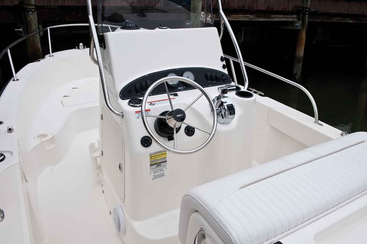 l_boston-whaler-190-outrage-gallery-61