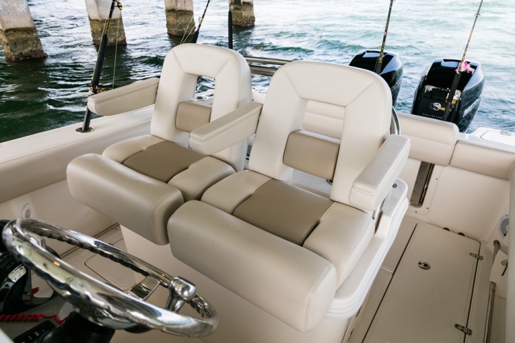 l_boston-whaler-250-outrage-gallery-3