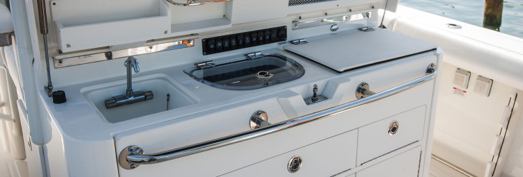 l_boston-whaler-350-outrage-gallery-header