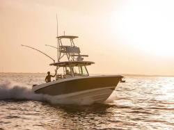 2016 - Boston Whaler Boats - 350 Outrage