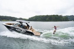 2022 - Chaparral Boats - 28 Surf