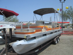 1984 - Sun Tracker by Tracker Marine - Party Barge