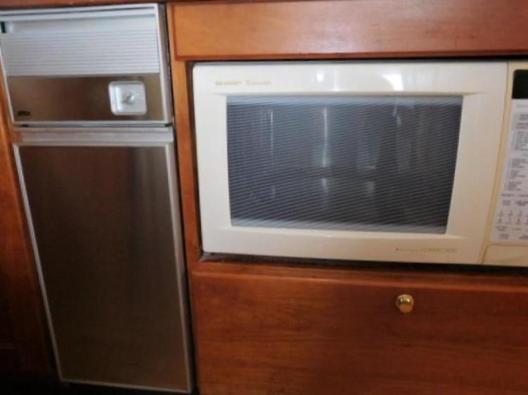 l_38_2789309_bray_passagemaker_microwave_and_convection_oven