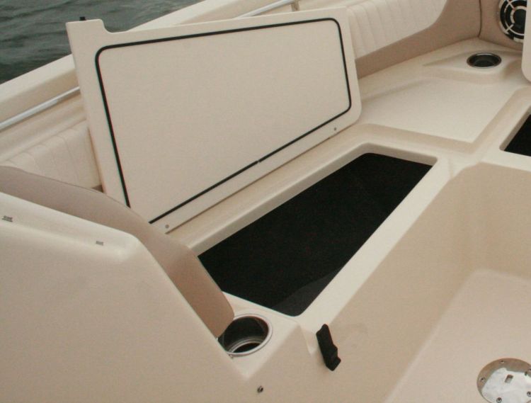 l_2_cockpit__deck_storage_-_port_bow_seat_compartment