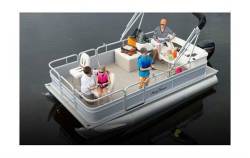2017 - Sun Chaser Boats - Oasis Fish 822 4-PT