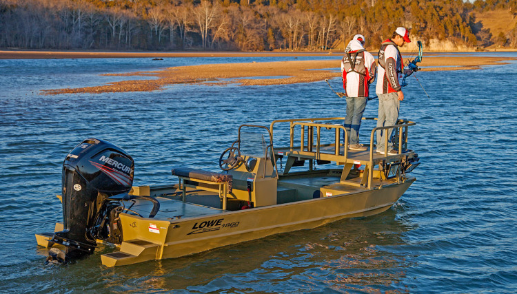 Lowe Bowfishing boat — Flyin' Arrows Bowfishing Granbury Texas bowfishing