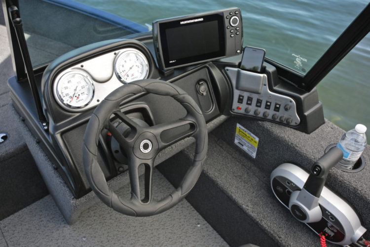 l_1650-angler-sport-starboard-command-console-1024x683