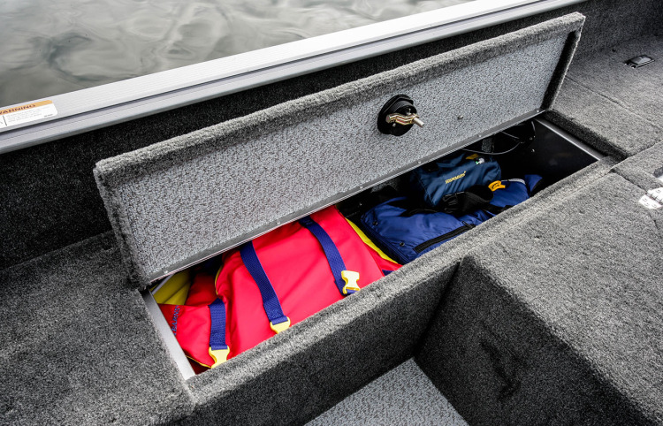l_boats-impact-features-starboard-aft-storage1