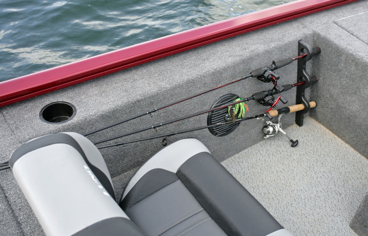 l_boats-renegade-features-rod-storage