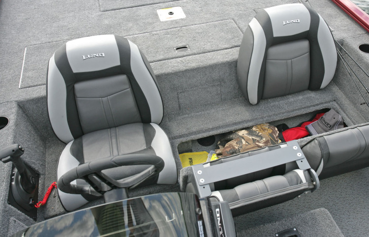 l_boats-renegade-features-seat-storage