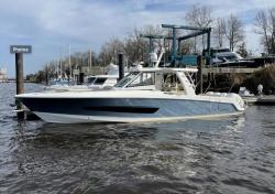 2018 - Boston Whaler Boats - 420 Outrage