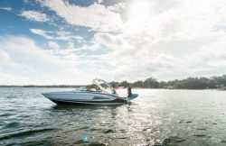 2018 - Regal Boats - 25 RX Surf