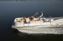 2015 - Sun Chaser Boats - 8522 Entertainer