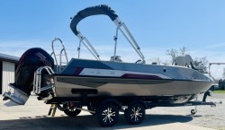 2023 - Lowe Boats - SD224 Deck Boat  $3000 Rebate!
