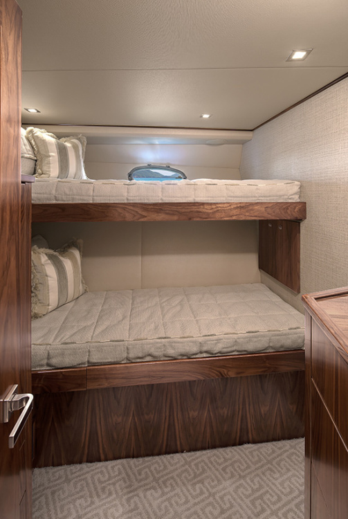l_54-starboard-stateroom-93-my